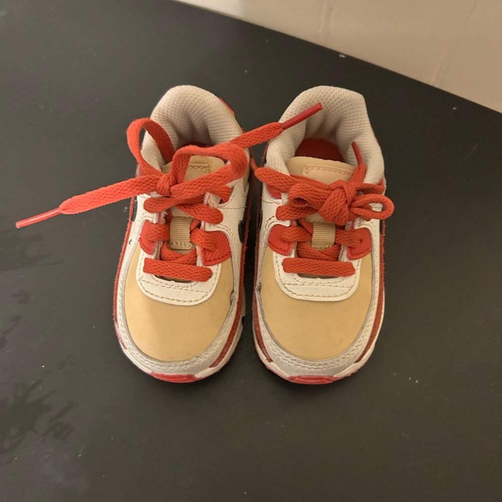 Like New Toddler Nike Air Max 90 leather sneakers size 4C.